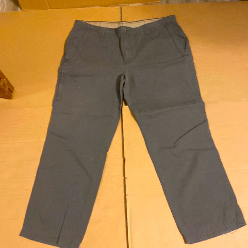 Mens Columbia pants size 42x32  olive color